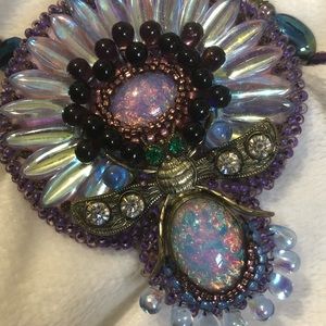 Queen bee necklace set